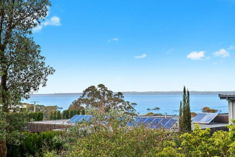 Evans Beach Retreat - Accommodation Redcliffe 1