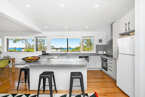 Evans Beach Retreat - Accommodation Redcliffe 2