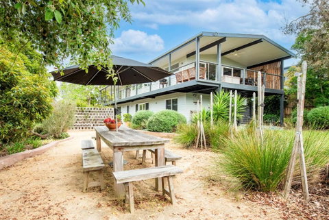 Evans Beach Retreat - Accommodation Redcliffe 0