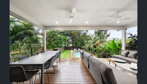 Exquisite Family Home & Pool - Accommodation Redcliffe 1
