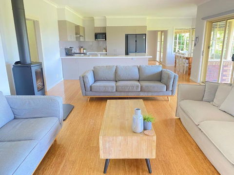 Farmhouse In The Heart Of Wine Country, 10 Minutes To Beach - Accommodation Redcliffe 1