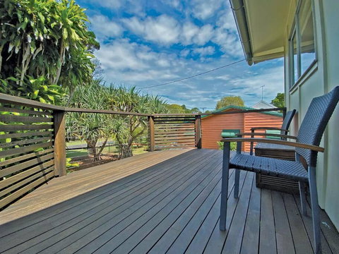 FLINDERS BEACHHOUSE - Accommodation Redcliffe 1