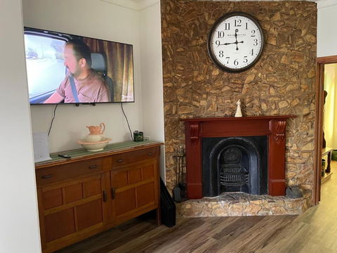 Florence Lodge - Accommodation Redcliffe 3