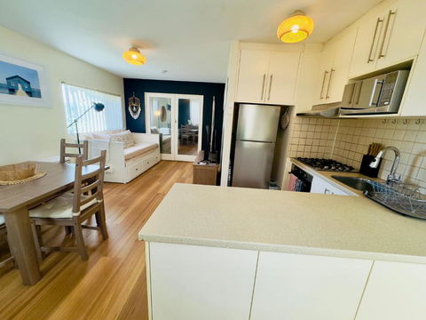 FORR64 - Cosy East Perth Retreat - Accommodation Redcliffe 4
