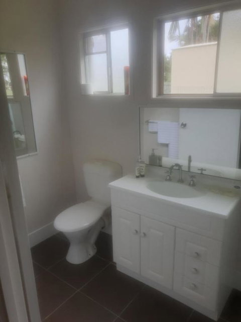 FRANGIPANI HOUSE - Accommodation Redcliffe 3
