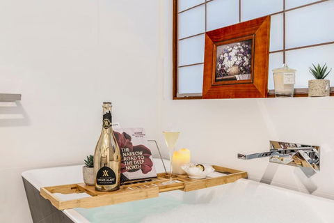 FUN&KY Parking 2 Patios WFH WiFi City Views - Accommodation Redcliffe 0