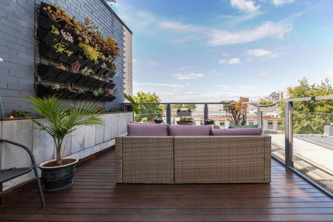 FUN&KY Parking 2 Patios WFH WiFi City Views - Accommodation Redcliffe 1