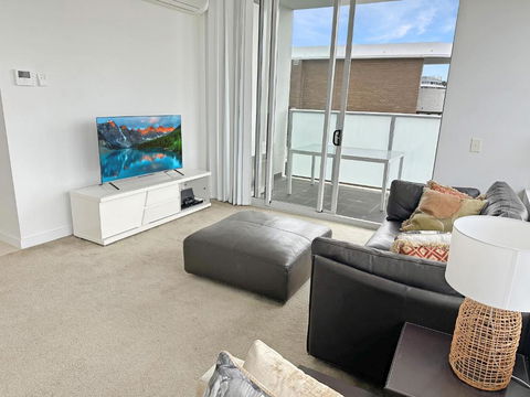 G901S - Bright Zetland Escape With City Views - Accommodation Redcliffe 1