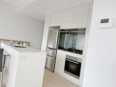 G901S - Bright Zetland Escape With City Views - Accommodation Redcliffe 3