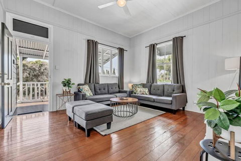 Gabba Central 2 Separate Homes 1 Block 6 Bdrms - Accommodation Redcliffe 2