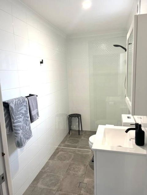 Gabba Central 2 Separate Homes 1 Block 6 Bdrms - Accommodation Redcliffe 3