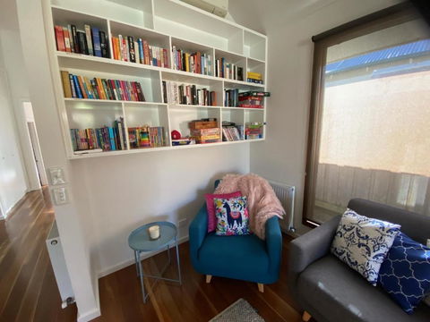 GALWAY COTTAGE - Accommodation Redcliffe 2