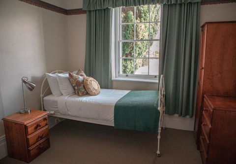 Gaol House Cottages - Accommodation Redcliffe 4
