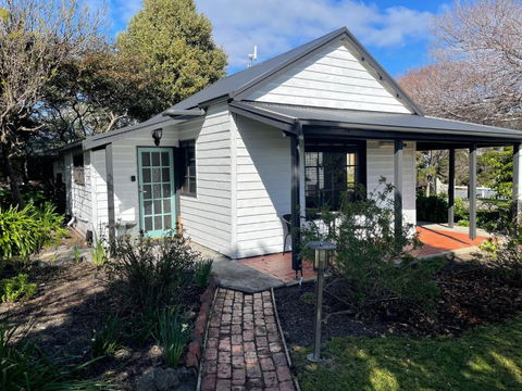 Gaol House Cottages - Accommodation Redcliffe 2