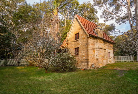 Gardeners Cottage - Accommodation Redcliffe 3