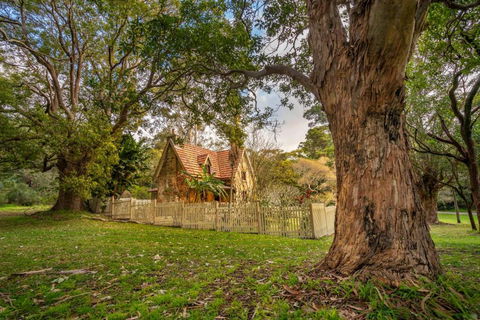 Gardeners Cottage - Accommodation Redcliffe 4