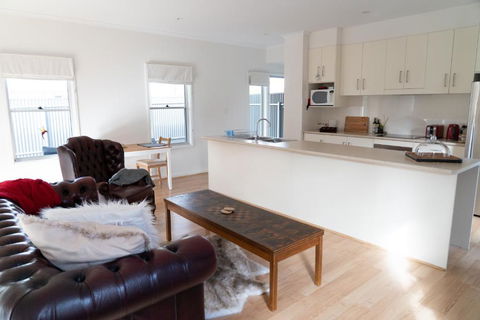 Gawler Townhouse U1 1 Bedroom - Accommodation Redcliffe 0