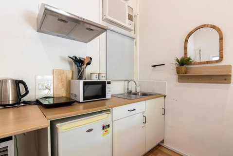 Gawler Townhouses 1C , 1 Queen Bed - Accommodation Redcliffe 4