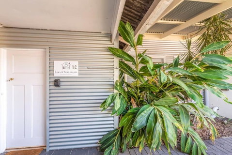 Gawler Townhouses 1C , 1 Queen Bed - Accommodation Redcliffe 3