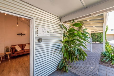 Gawler Townhouses 1C , 1 Queen Bed - Accommodation Redcliffe 1