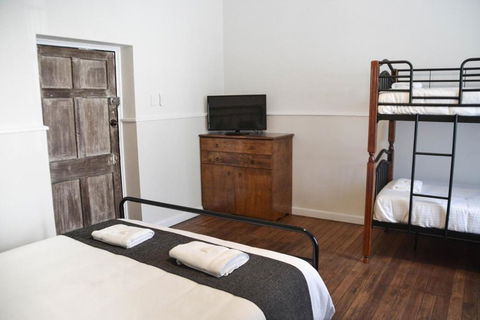 George IV Inn - Accommodation Redcliffe 4