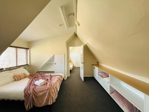 George IV Inn - Accommodation Redcliffe 3