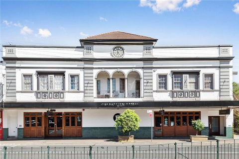 GLAD1 - Monash Rd - Gladesville - Accommodation Redcliffe 2