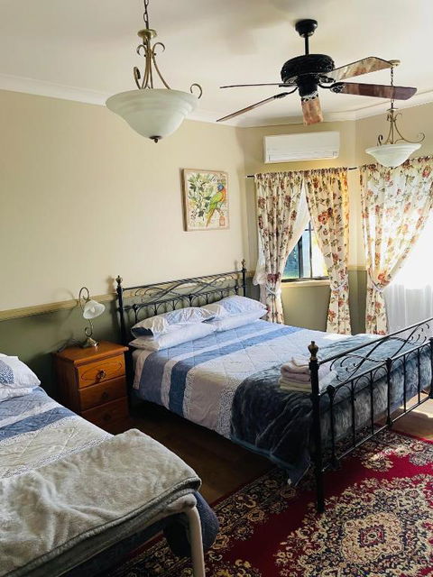GOLDEN LACE B&B - Accommodation Redcliffe 2