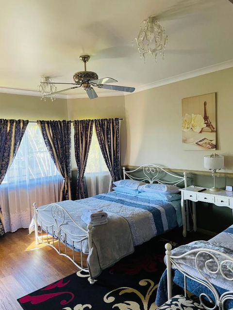 GOLDEN LACE B&B - Accommodation Redcliffe 4