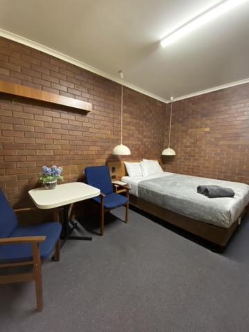 Golden West Motor Inn - Accommodation Redcliffe 3