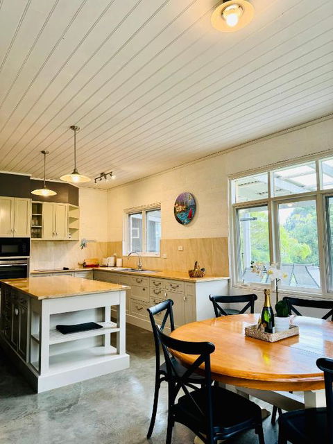 GORGE Chocolates Farmhouse - Accommodation Redcliffe 1