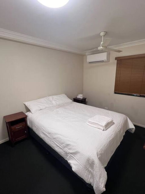 Fully Furnished Modern Unit In Centre Of City - Accommodation Redcliffe 3