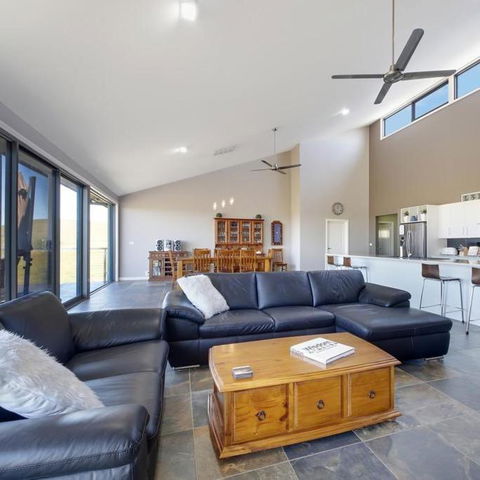 GOULBURN ALPACA FARM STAY - Accommodation Redcliffe 1