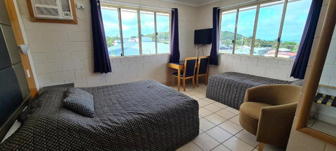 Grand Hotel - Accommodation Redcliffe 0