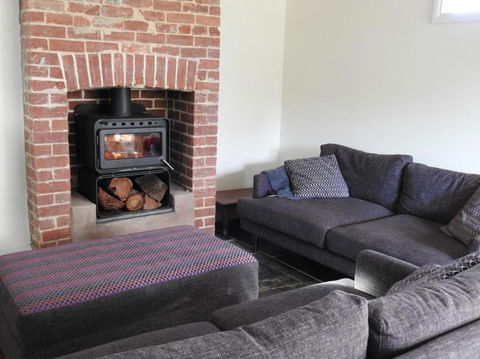 Grape Pickers Cottage - Accommodation Redcliffe 2