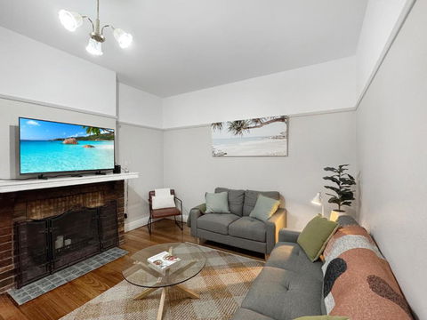 Ground Floor Apartment, 250 Metres To The Beach - Accommodation Redcliffe 2