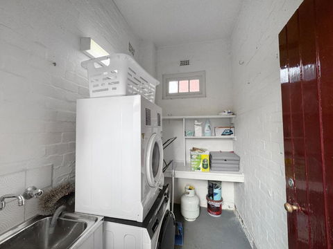 Ground Floor Apartment, 250 Metres To The Beach - Accommodation Redcliffe 3