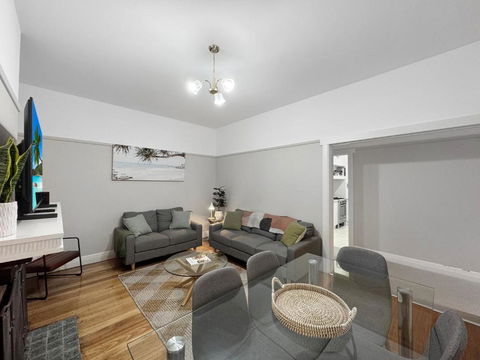 Ground Floor Apartment, 250 Metres To The Beach - Accommodation Redcliffe 1