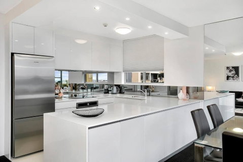 HARIS - Modern 2BR Apartment With Views - Accommodation Redcliffe 1