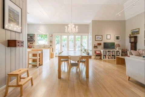 Henry Morcomb 2 Bdrm Sleeps 4 WiFi - Accommodation Redcliffe 0