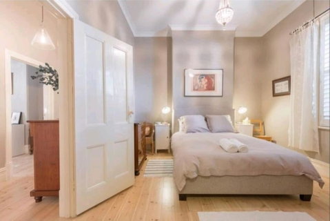 Henry Morcomb 2 Bdrm Sleeps 4 WiFi - Accommodation Redcliffe 2