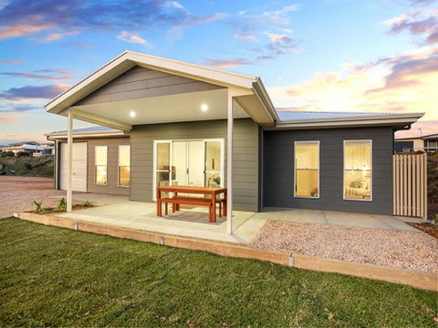 High Tide - Beachfront Pet-friendly - Accommodation Redcliffe 1