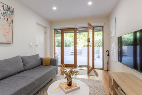 Hills Hideaway - Accommodation Redcliffe 1