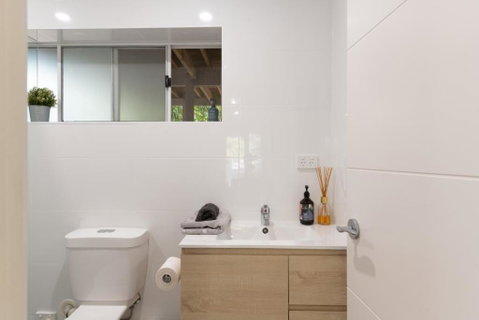 Hills Hideaway - Accommodation Redcliffe 2