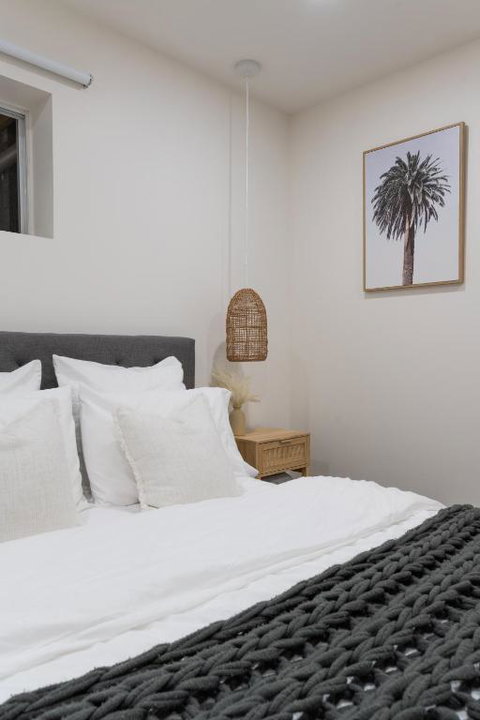 Hills Hideaway - Accommodation Redcliffe 0