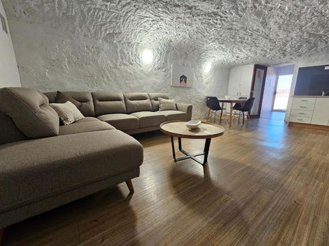 Holly Place - Accommodation Redcliffe 0