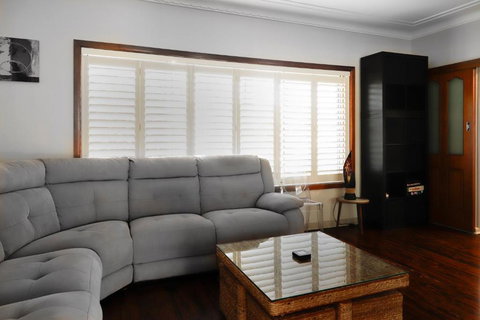 Home Away From Home - 3 Bedroom House Sleeps 6 - Parking - Accommodation Redcliffe 2