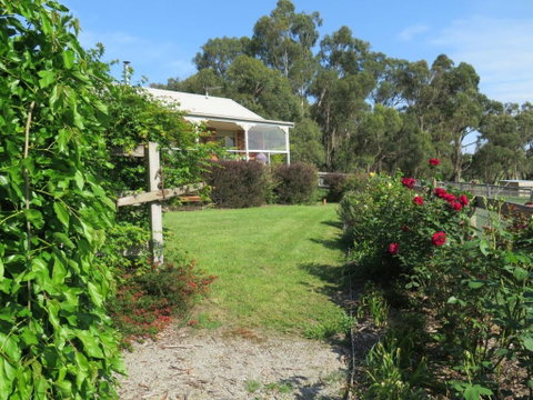Honeyeater Cottage - Accommodation Redcliffe 3