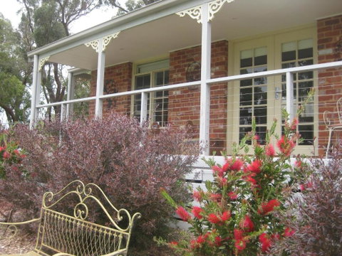 Honeyeater Cottage - Accommodation Redcliffe 2