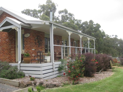 Honeyeater Cottage - Accommodation Redcliffe 1